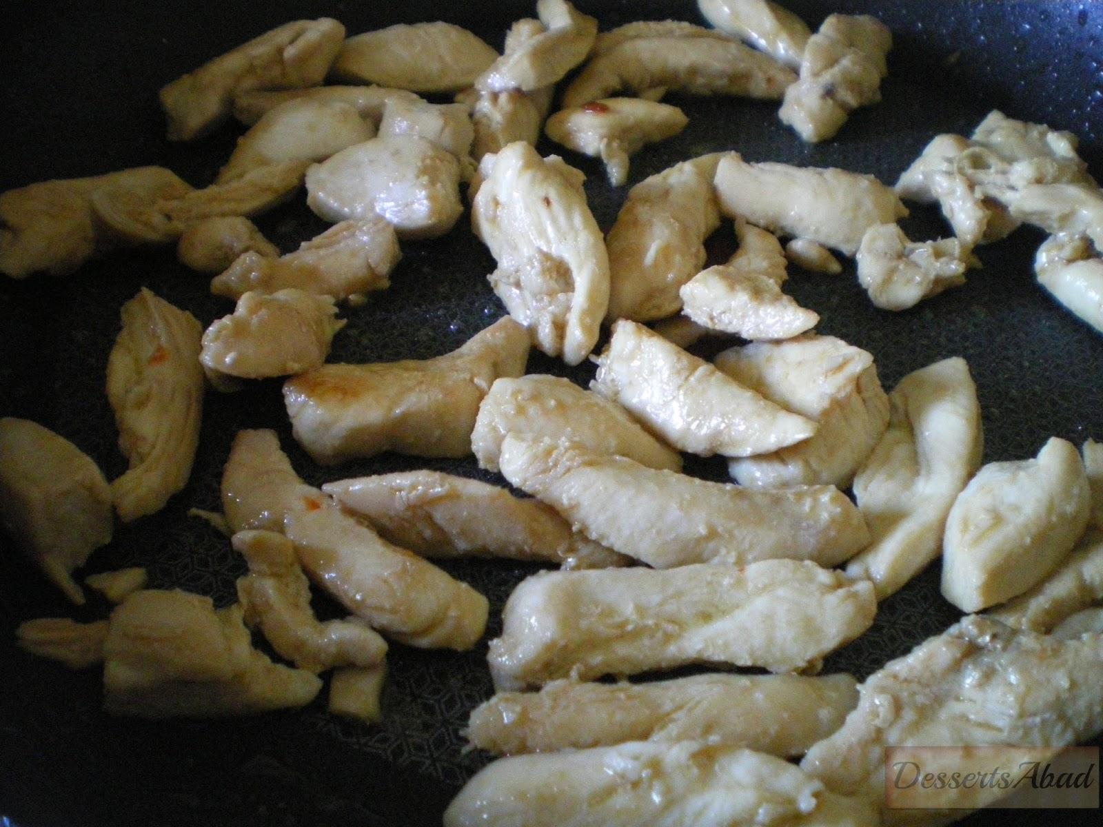 Tallarines fritos con pollo y verduras Tallarines fritos con pollo y verduras