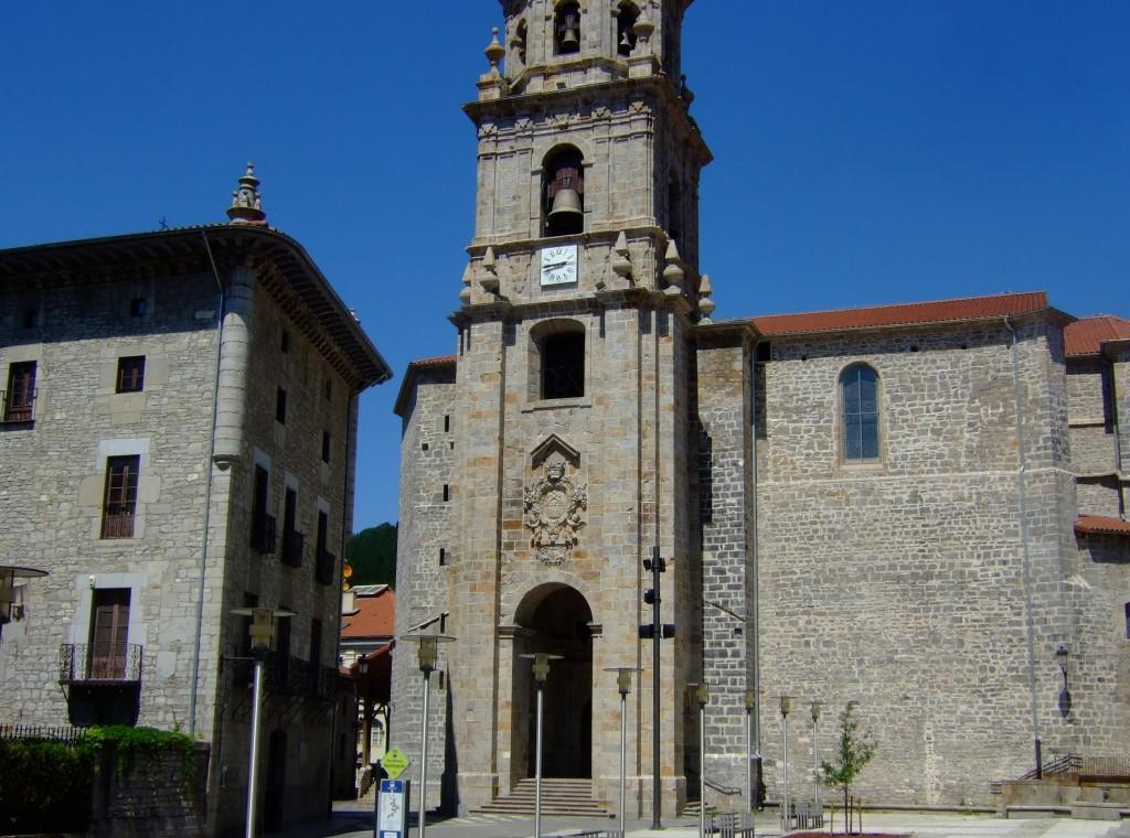 Vasconia en dos ruedas: Vergara – Parroquia de San Pedro de Ariznoa, embrión de Vergara.