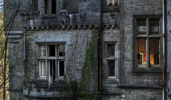 Haikyo, turismo en lugares abandonados BVCzejXCAAERoqn
