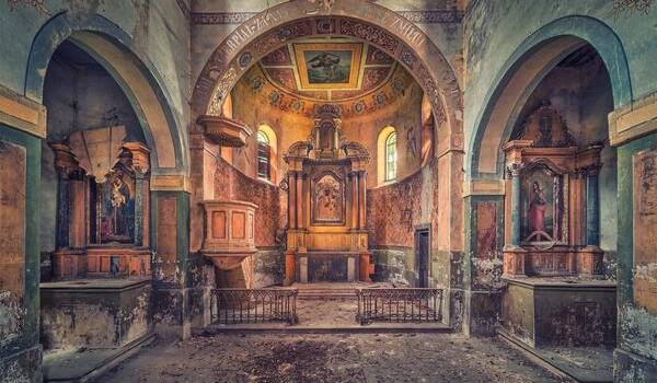 Haikyo, turismo en lugares abandonados Abandoned European Church
