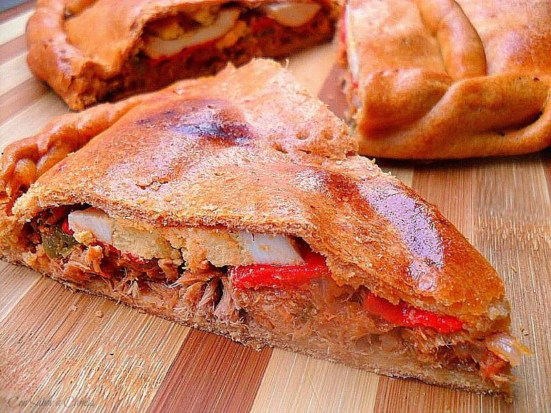 Empanada gallega de atún