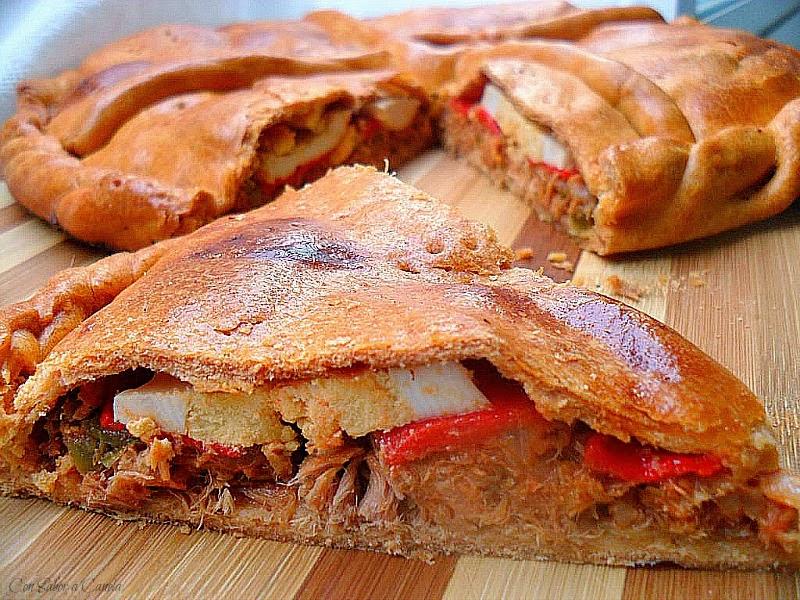 Empanada gallega de atún