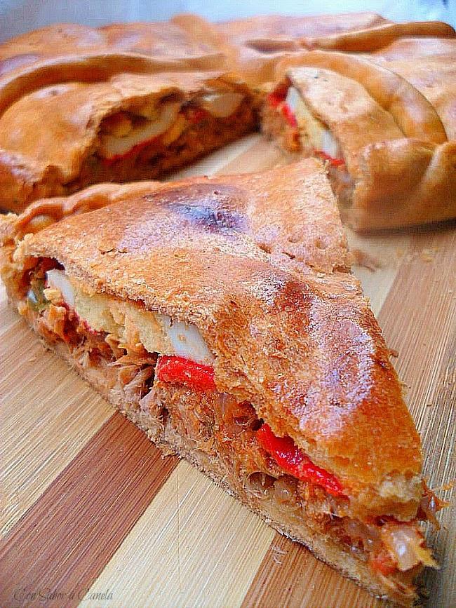 Empanada gallega de atún