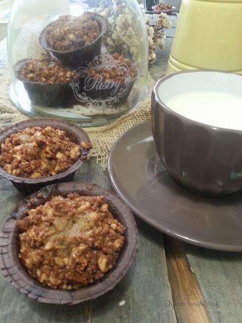 Plátano y Chocolate Muffins chip con avellanas Crumb Topping Plátano y Chocolate Muffins chip con avellanas Crumb Topping