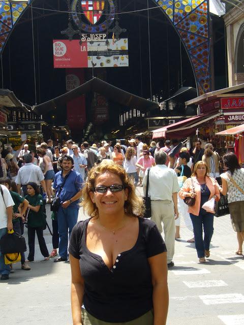 Seguimos caminando por BARCELONA.. La Boquería, No es solo un mercado, también nos podemos mimar con bares,tabernas y...