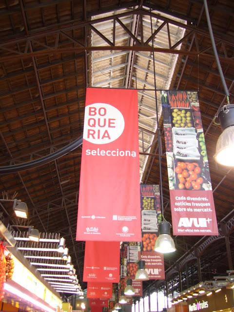 Seguimos caminando por BARCELONA.. La Boquería, No es solo un mercado, también nos podemos mimar con bares,tabernas y...