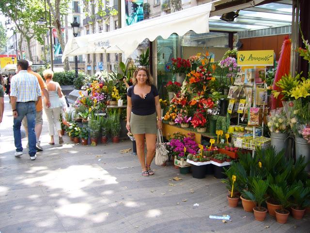 Seguimos caminando por BARCELONA.. La Boquería, No es solo un mercado, también nos podemos mimar con bares,tabernas y...