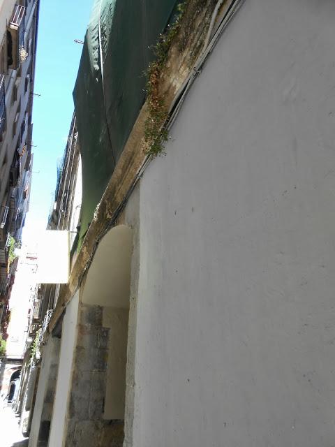 FUENTE Y POZO, EN L'ANTIC TEATRE, C/ DE VERDAGUER I CALLÍS, BARCELONA ...3-10-2013... FUENTE Y POZO, EN L'ANTIC TEATRE, C/ DE VERDAGUER I CALLÍS, BARCELONA ...3-10-2013...