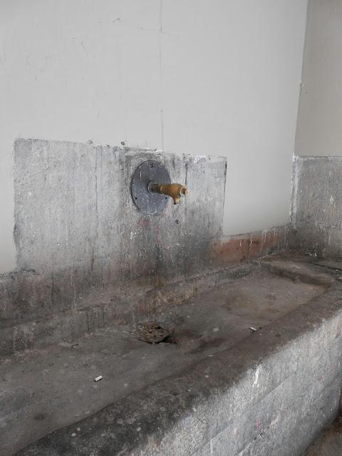 FUENTE Y POZO, EN L'ANTIC TEATRE, C/ DE VERDAGUER I CALLÍS, BARCELONA ...3-10-2013... FUENTE Y POZO, EN L'ANTIC TEATRE, C/ DE VERDAGUER I CALLÍS, BARCELONA ...3-10-2013...