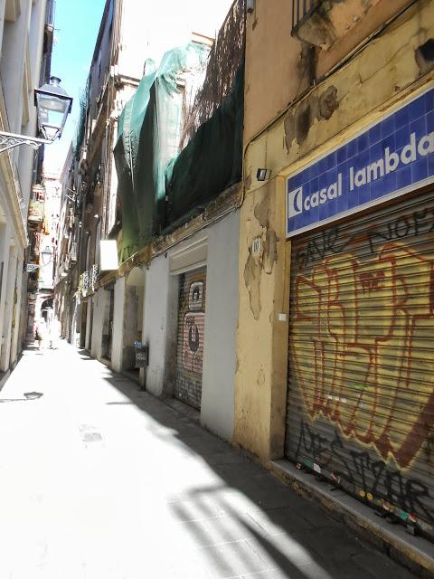 FUENTE Y POZO, EN L'ANTIC TEATRE, C/ DE VERDAGUER I CALLÍS, BARCELONA ...3-10-2013... FUENTE Y POZO, EN L'ANTIC TEATRE, C/ DE VERDAGUER I CALLÍS, BARCELONA ...3-10-2013...