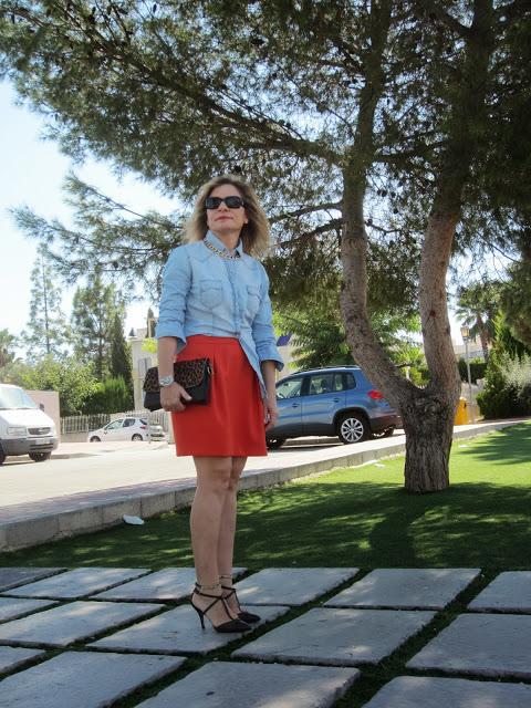 LOOK256-4.10.20137:30CAMISA VAQUERA.¿Qué tal amiga?Ya por... LOOK256-4.10.20137:30CAMISA VAQUERA.¿Qué tal amiga?Ya por...