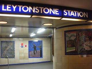 Leytonstone, la estación de Alfred Hitchcock - Cinema Lights in London Leytonstone, la estación de Alfred Hitchcock - Cinema Lights in London