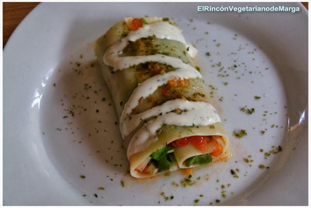 Canelón frío con tomate, rúcula y vinagreta de albahaca