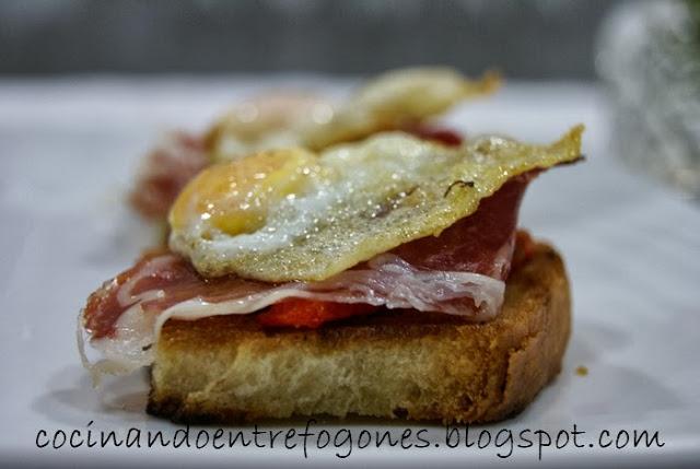 Pintxo de Jamón Ibérico y Huevo de Codorniz. Pintxo de Jamón Ibérico y Huevo de Codorniz.