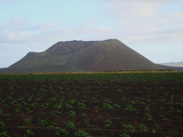 Volcanes de Lanzarote (Islas Canarias) volcan_lanzarote_la_corona