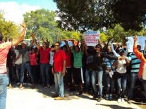 Protesta en Pedernales por cese exportación Bauxita. Protesta en Pedernales por cese exportación Bauxita.