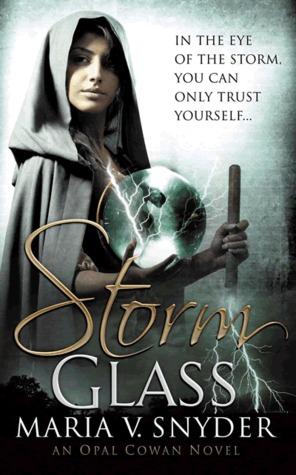Soledad, incertidumbre y magia. El destino del reino está en sus manos... (Reseña) Storm Glass (Glass, #1)