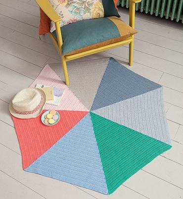 12 Ideas para hacer con trapillo o crochet XXL alfombra-trapillo-hexagonal