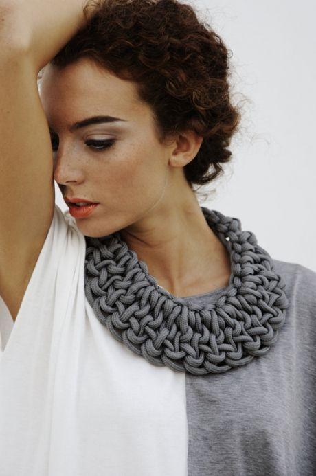 12 Ideas para hacer con trapillo o crochet XXL collar-trapillo-2