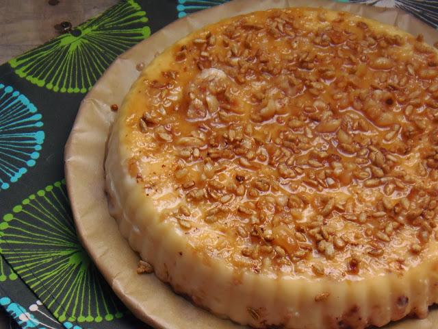 TARTA DE QUESO CON FRUTOS SECOS Y CARAMELO