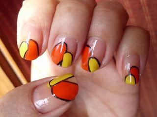 Manicura naranja y amarillo, borde negro. Manicura naranja y amarillo, borde negro.