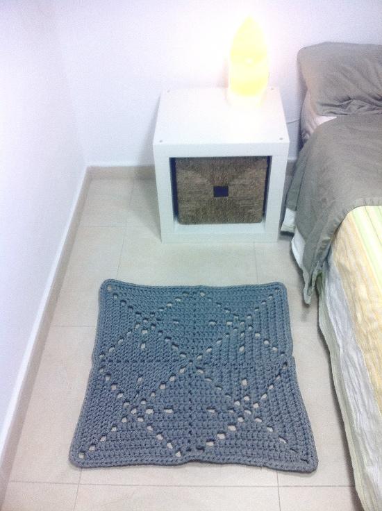 Alfombra cuadrada de trapillo a crochet estilo granny square DIY tutorial alfombra cuadrada de trapillo t-shirt yarn tirela totora ganchillo XL