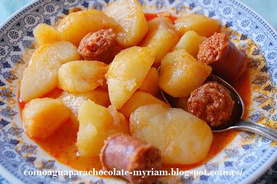 PATATAS GUISADAS CON CHORIZO. PATATAS GUISADAS CON CHORIZO.
