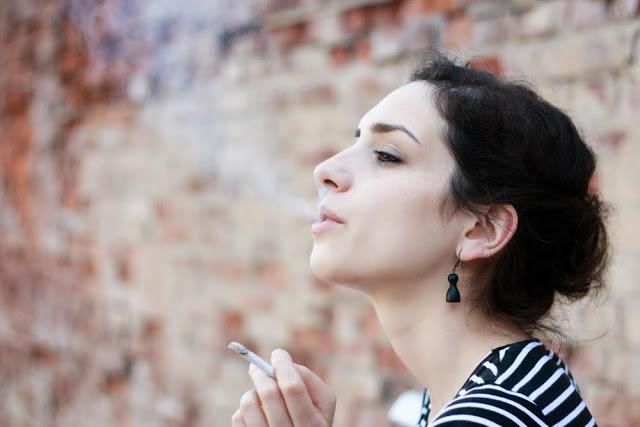 ¿PORQUE FUMA LA GENTE? Del libro: “Fumar es bueno para usted” ¿PORQUE FUMA LA GENTE? Del libro: “Fumar es bueno para usted”