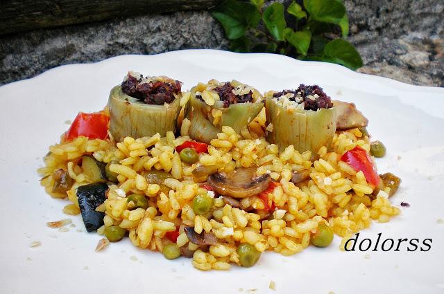 Arroz vegetal con alcachofas baby rellenas de botifarra negra Arroz vegetal con alcachofas baby rellenas de botifarra negra