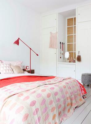 Notas de color rojo, naranja y rosa Notas de color rojo, naranja y rosa