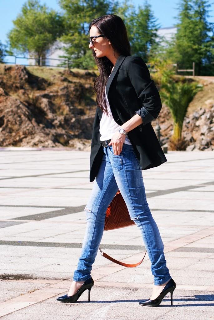 GREEN ROCKSBlazer: Sradivarius, Shirt: Zara, Jeans: Sfera...