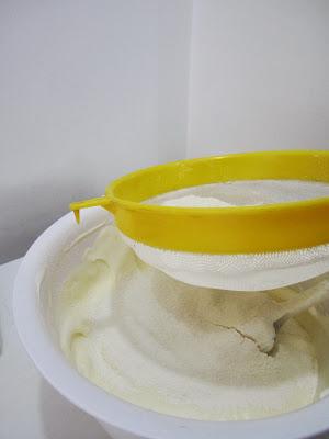 Tres Leches de Lúcuma (con Bizcochuelo básico paso a paso) Tres Leches de Lúcuma (con Bizcochuelo básico paso a paso)