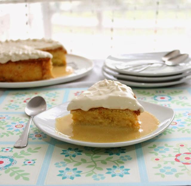Tres Leches de Lúcuma (con Bizcochuelo básico paso a paso) Tres Leches de Lúcuma (con Bizcochuelo básico paso a paso)