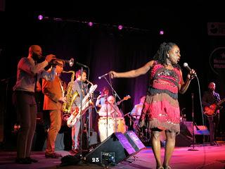 Sharon Jones regresa tras vencer al cáncer Sharon Jones regresa tras vencer al cáncer