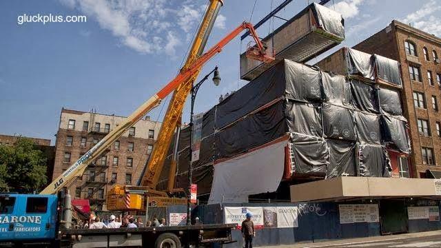 Uno de los pasos en la construcción del edificio de Manhattan en 19 días Construcción de un edificio residencial modular en Nueva York