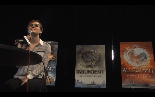 Veronica leera el primer capitulo de Allegiant Veronica leera el primer capitulo de Allegiant