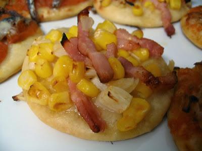 MINI PIZZAS VARIADAS MINI PIZZAS VARIADAS