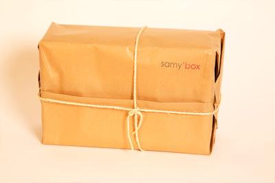 SAMYBOX: UNA CAJA LLENA DE SORPRESAS samybox con papel SAMYBOX: UNA CAJA LLENA DE SORPRESAS