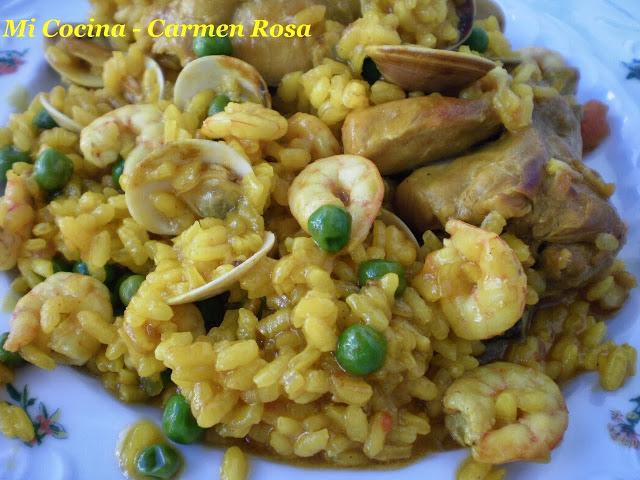 PAELLA DE ARROZ CON POLLO CAMPERO, ALMEJAS Y GAMBAS BLANCAS DE MALAGA