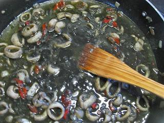 CALAMARES EN SU TINTA CALAMARES EN SU TINTA