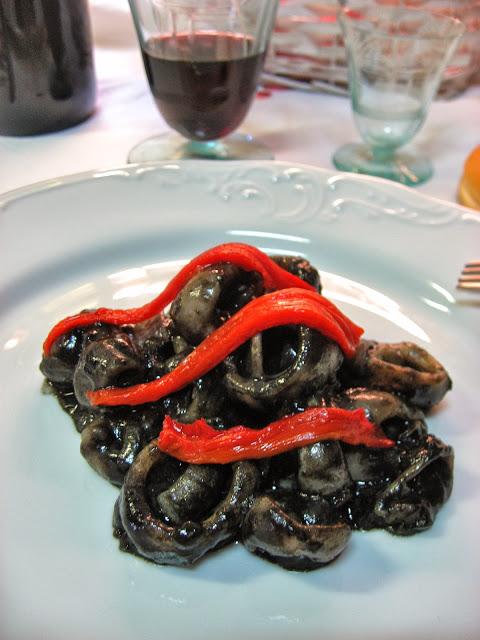 CALAMARES EN SU TINTA CALAMARES EN SU TINTA