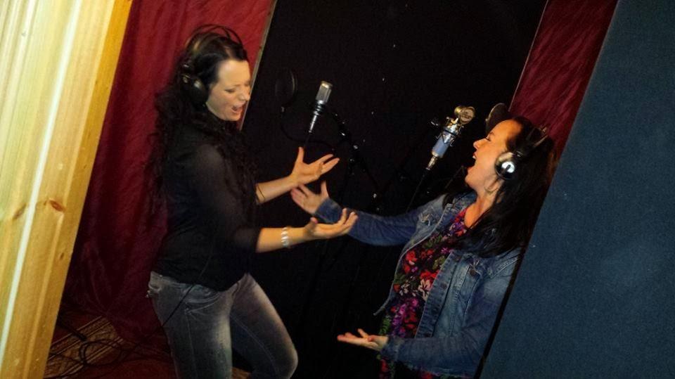 Manuella Kraller colaborará con Dark Sarah en su próximo single Manuella Kraller colaborará con Dark Sarah en su próximo single