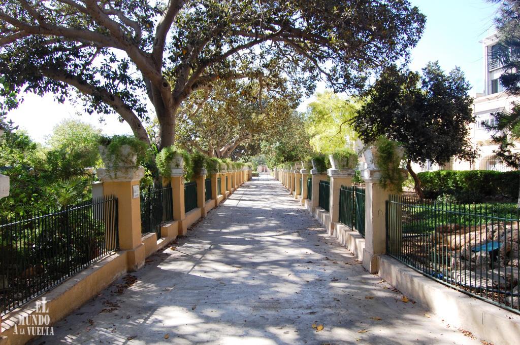 Visita al Jardín Botánico Argotti en Floriana Entrada al jardín botánico