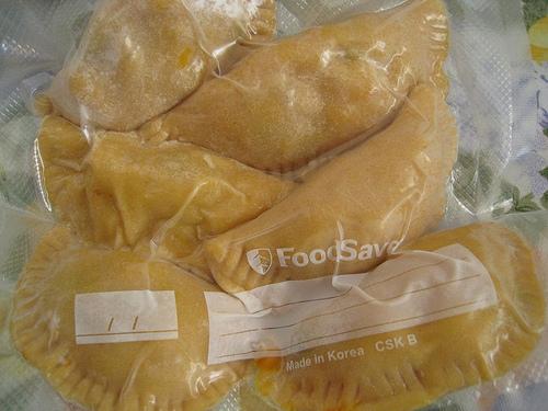 EMPANADILLAS DE BACALAO CON PASAS EMPANADILLAS DE BACALAO Y PASAS (1)