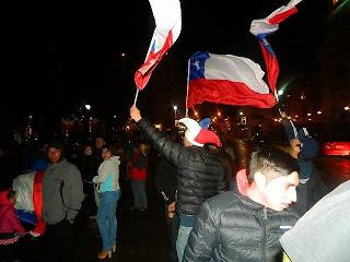 HINCHAS MAGALLÁNICOS FESTEJARON CLASIFICACIÓN CHILENA AL MUNDIAL DE FÚTBOL