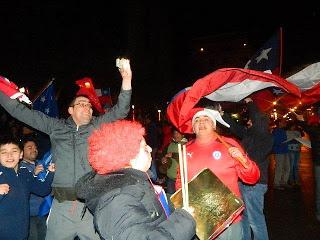 HINCHAS MAGALLÁNICOS FESTEJARON CLASIFICACIÓN CHILENA AL MUNDIAL DE FÚTBOL