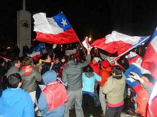 HINCHAS MAGALLÁNICOS FESTEJARON CLASIFICACIÓN CHILENA AL MUNDIAL DE FÚTBOL