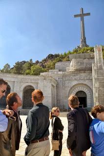 Schwarzenegger crea polémica con su visita al Valle de los Caídos Schwarzenegger crea polémica con su visita al Valle de los Caídos