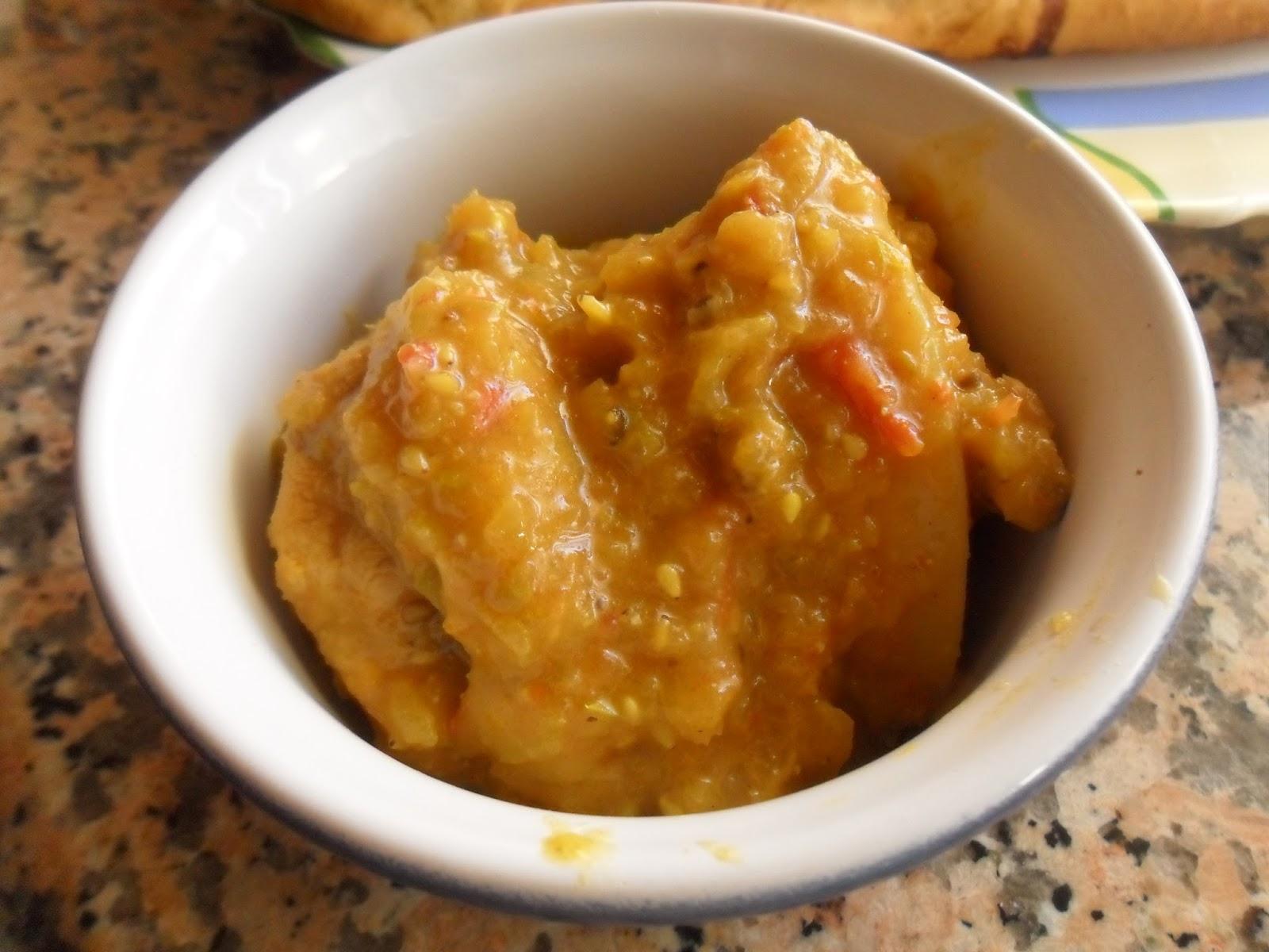 Bollo o empanada rellena de pollo al curry Bollo o empanada rellena de pollo al curry