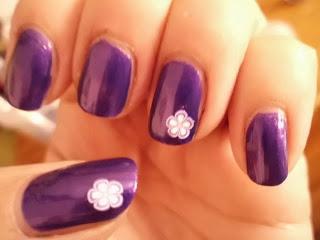 Morada con florecita. Morada con florecita.